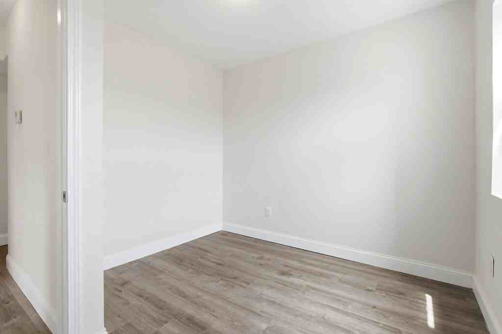 4230 6th St Se #101 - Photo 4 of 5