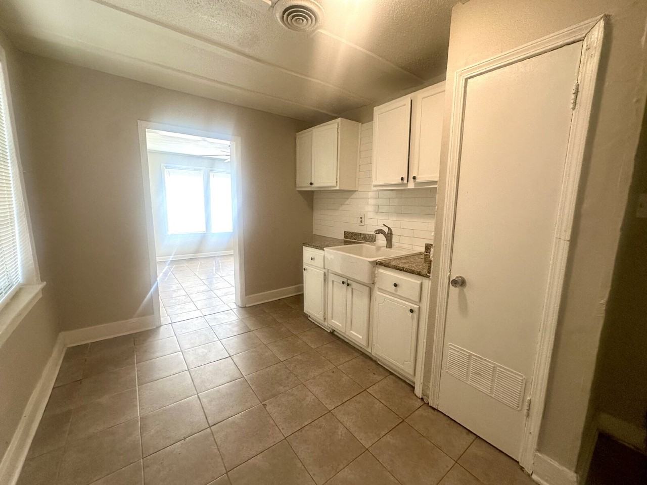 375 Joubert Ave - Photo 7 of 17