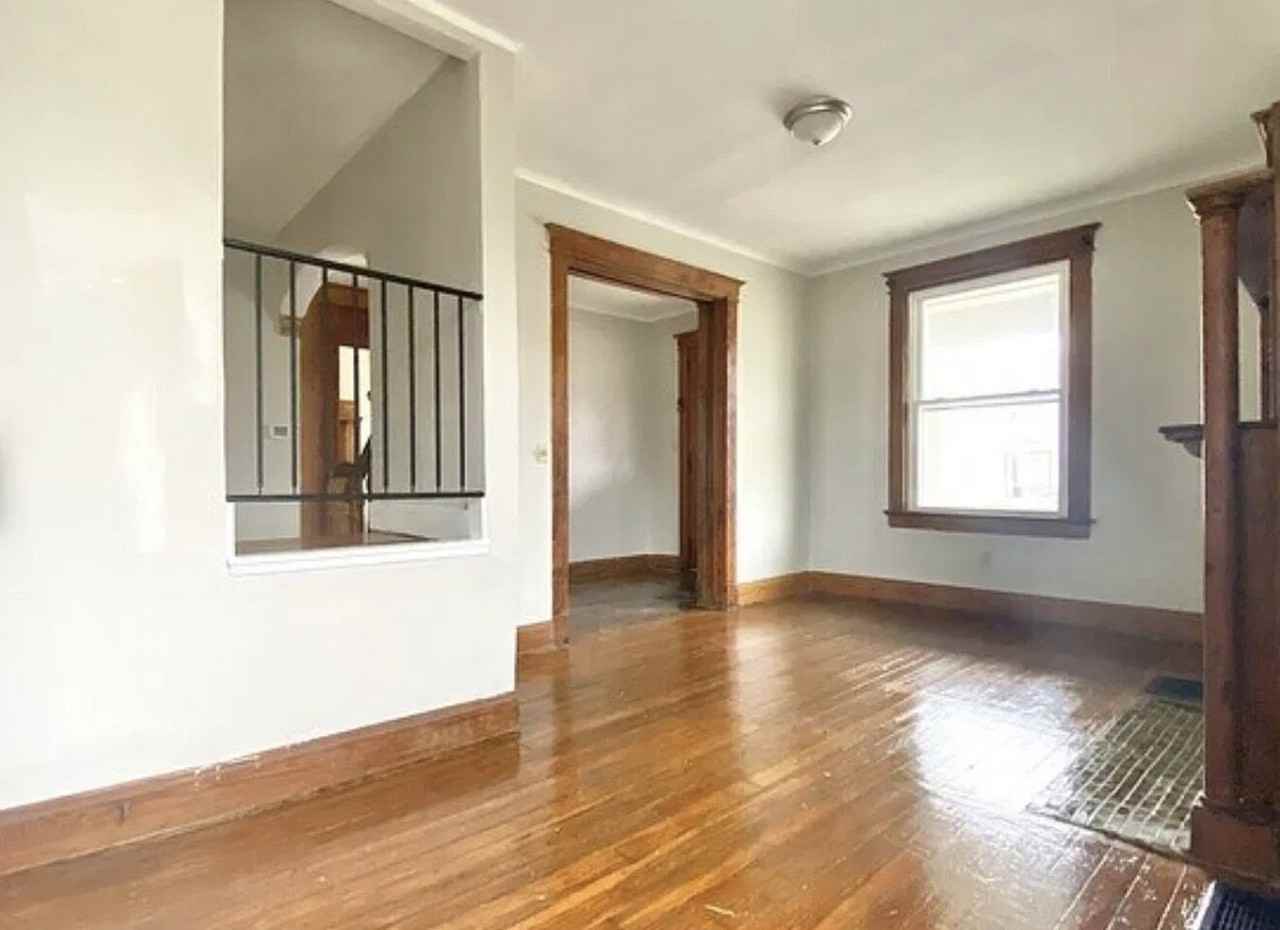 287 Earnshaw Ave - Photo 2 of 16