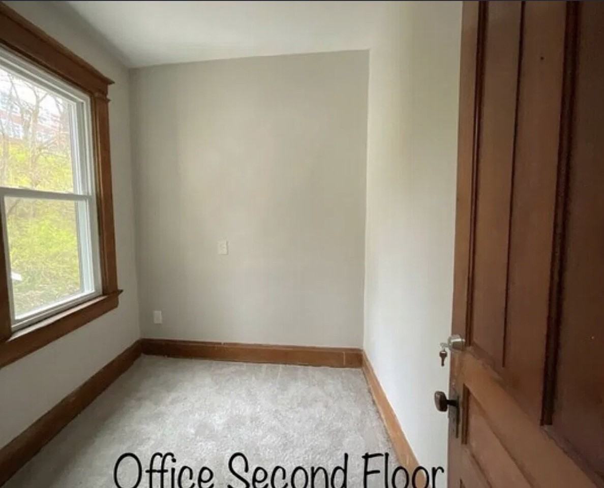 287 Earnshaw Ave - Photo 3 of 16