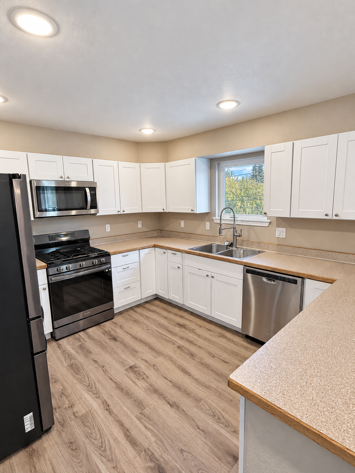 632 Slater Dr - Photo 3 of 47