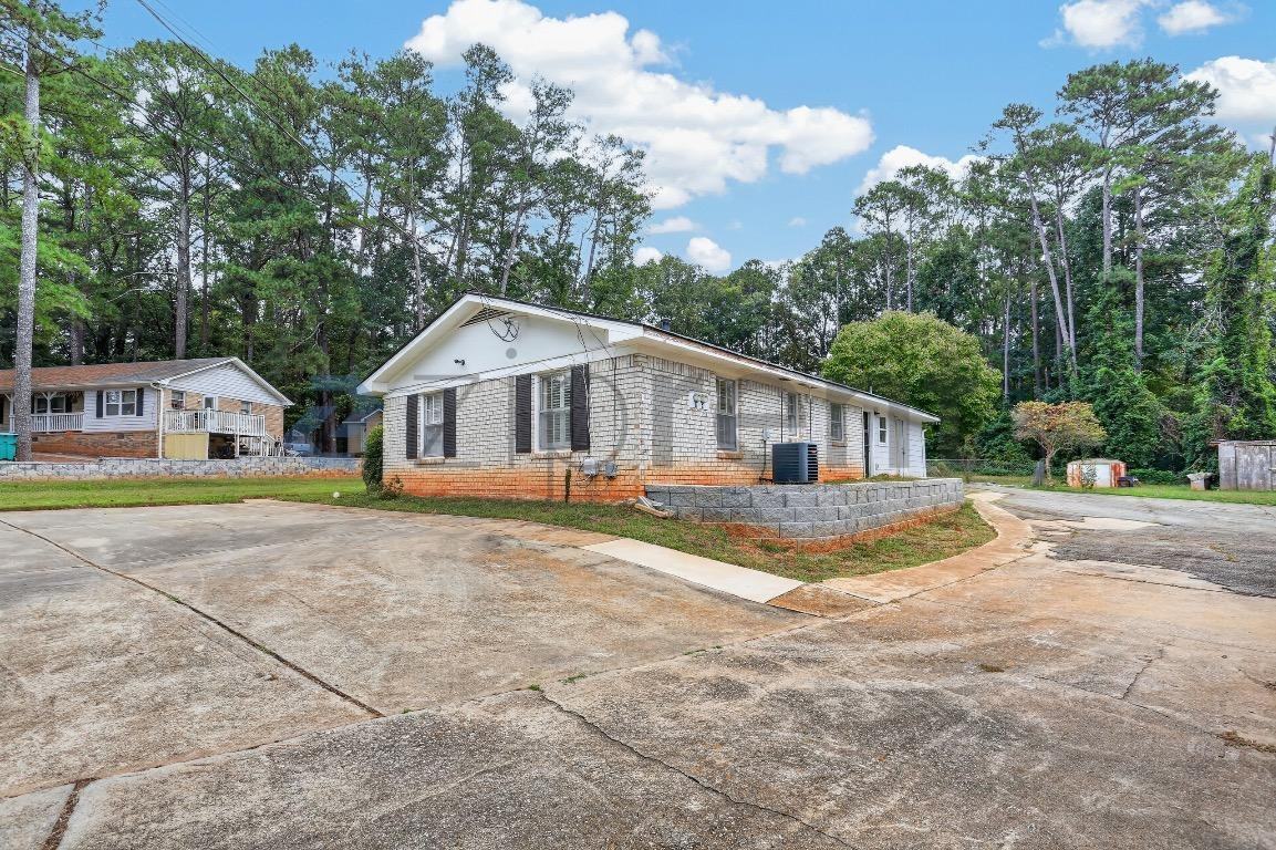 5438 Langhorn Way #B - Photo 3 of 20