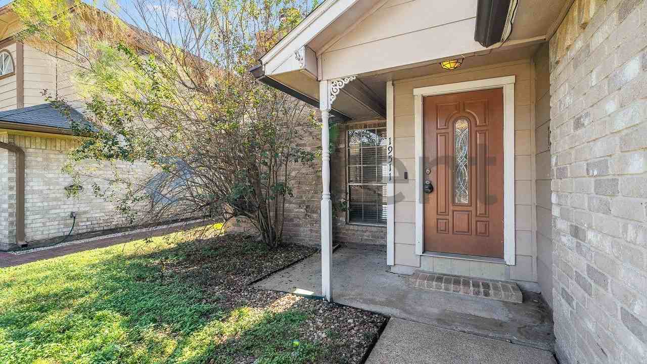 19511 Coppervine Ln - Photo 4 of 25