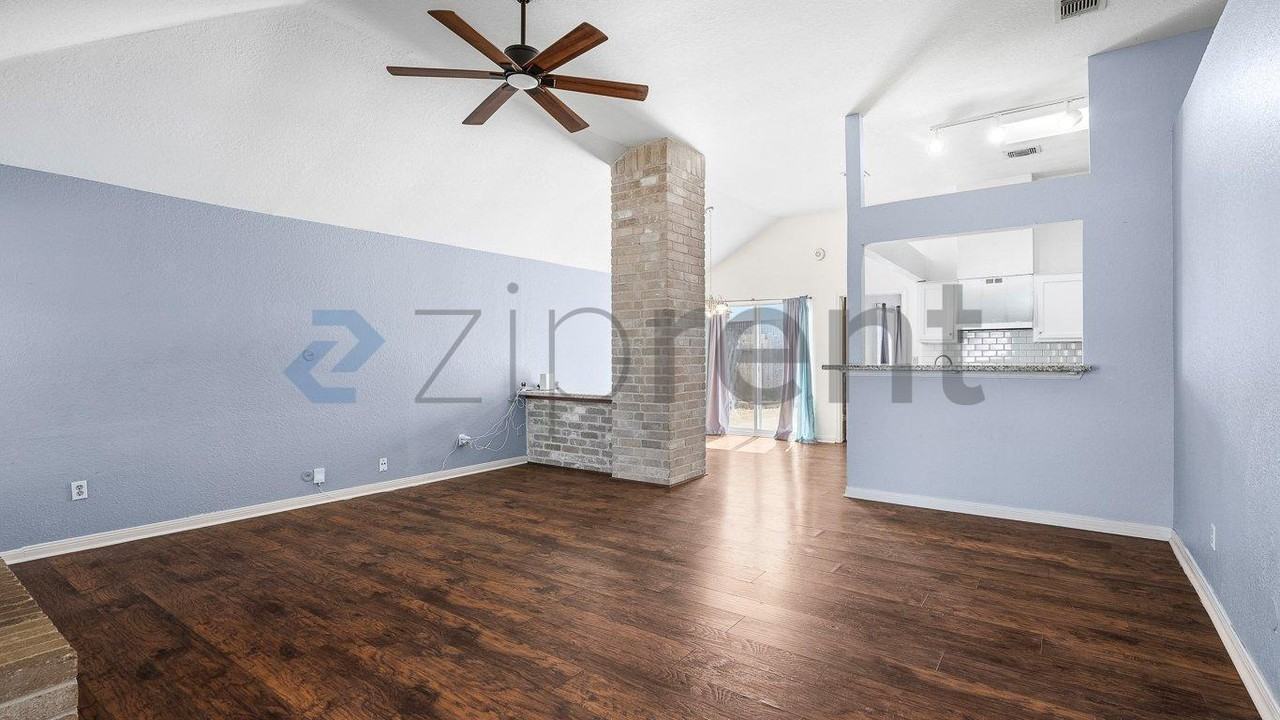 19511 Coppervine Ln - Photo 5 of 25