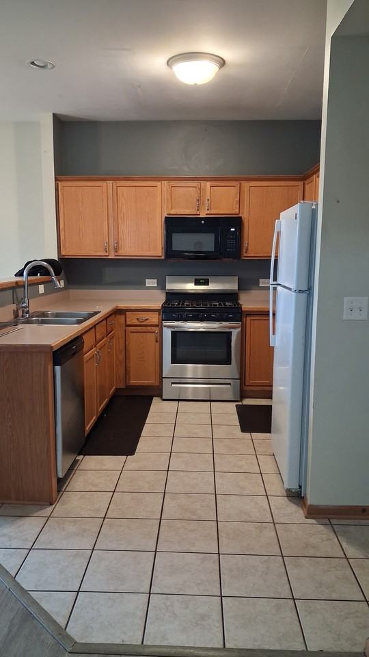 674 Arbor Cir #674 - Photo 4 of 18