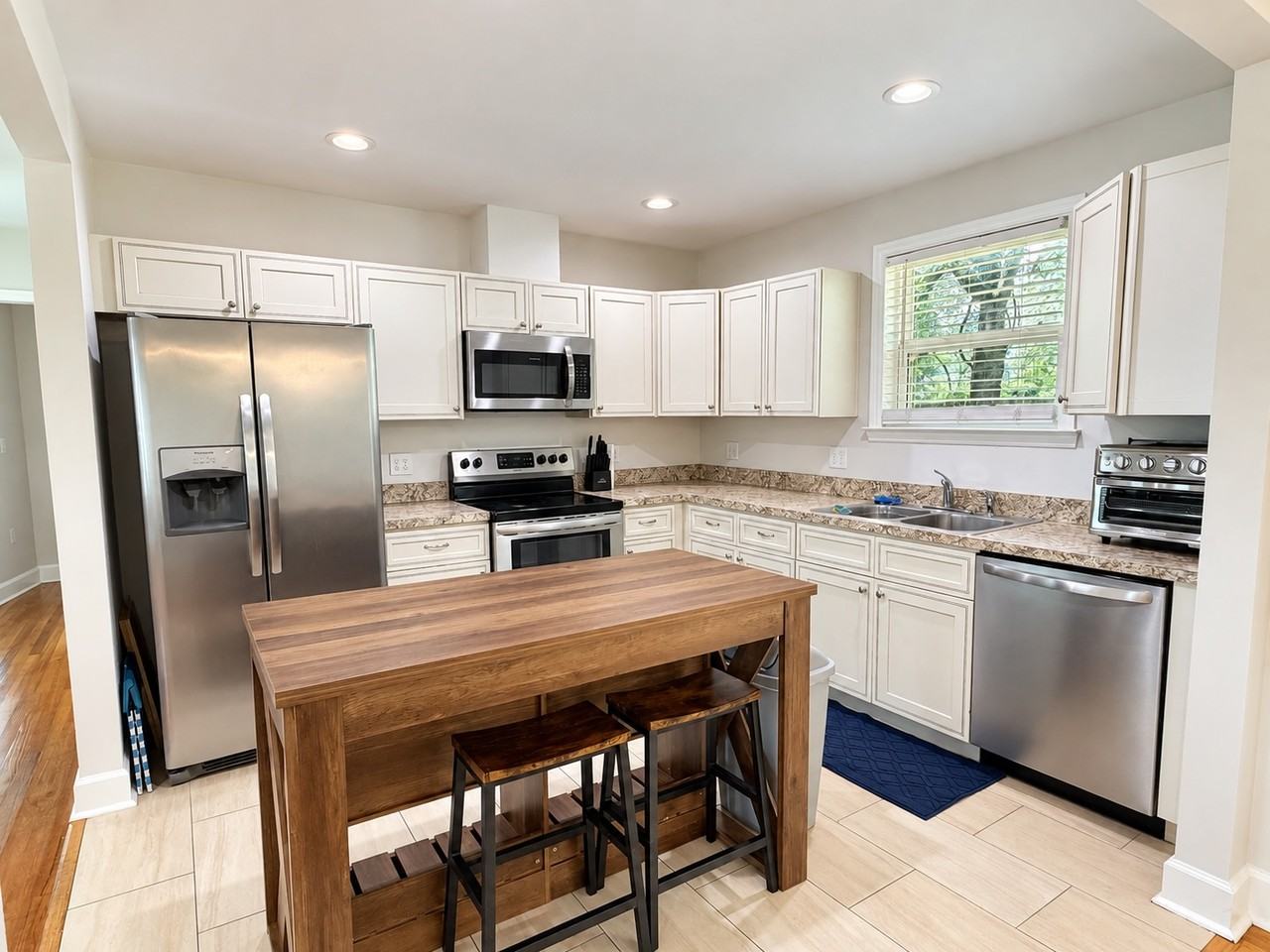 940 Hawthorne St #NA - Photo 2 of 17