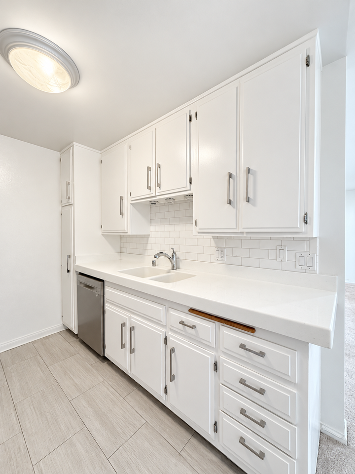 1023 Hancock Ave #212 - Photo 6 of 16