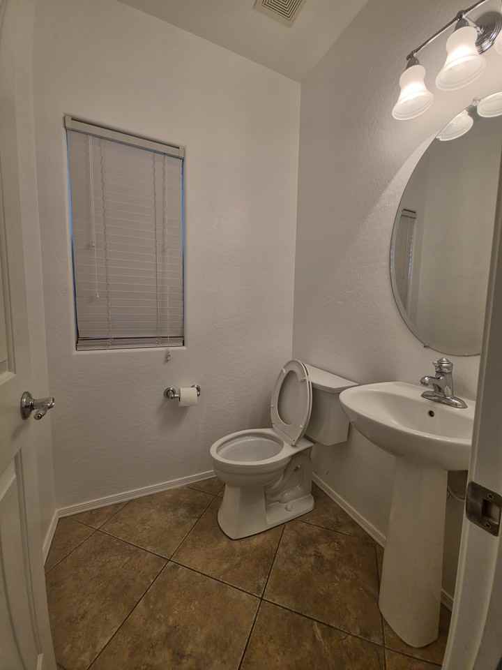 5730 W Gwen St #NA - Photo 7 of 32