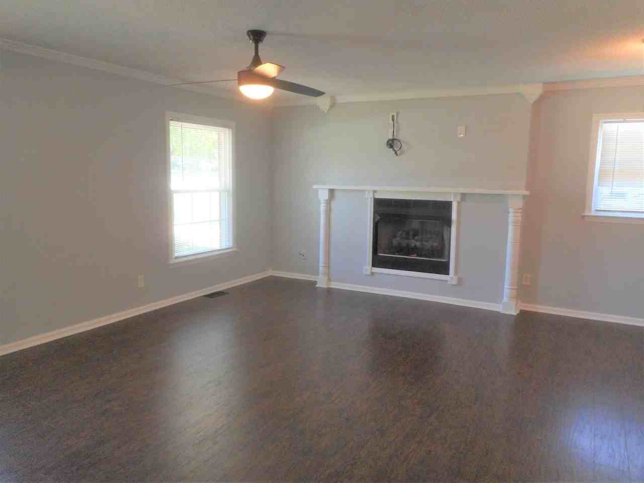 1611 Fieldcrest Cir - Photo 4 of 20