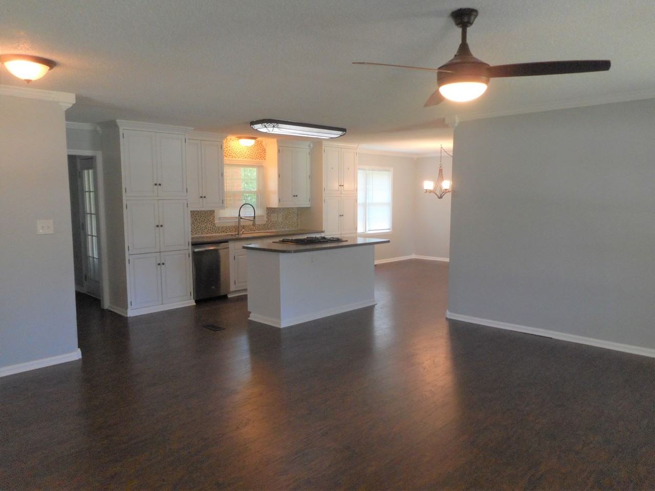 1611 Fieldcrest Cir - Photo 5 of 20