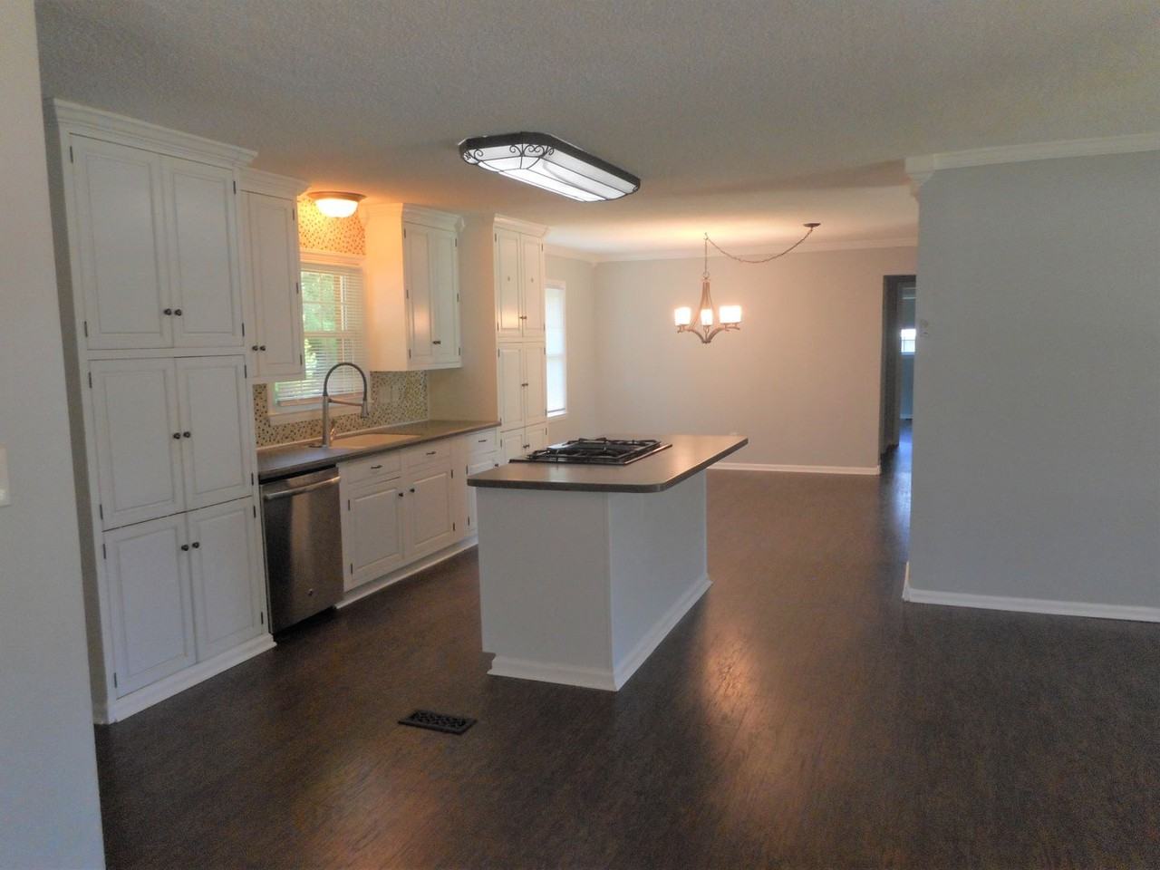 1611 Fieldcrest Cir - Photo 6 of 20