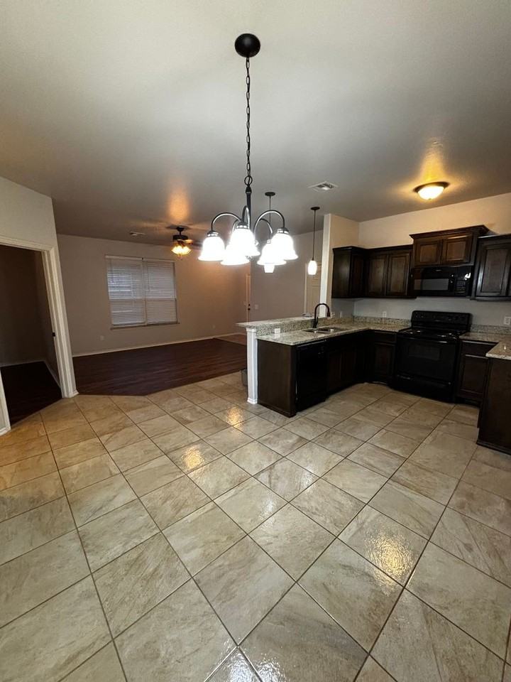 1304B Garden Gate Dr - Photo 3 of 23