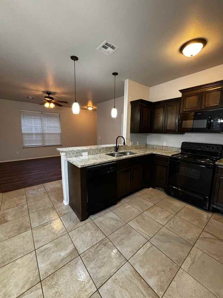 1304B Garden Gate Dr - Photo 4 of 23