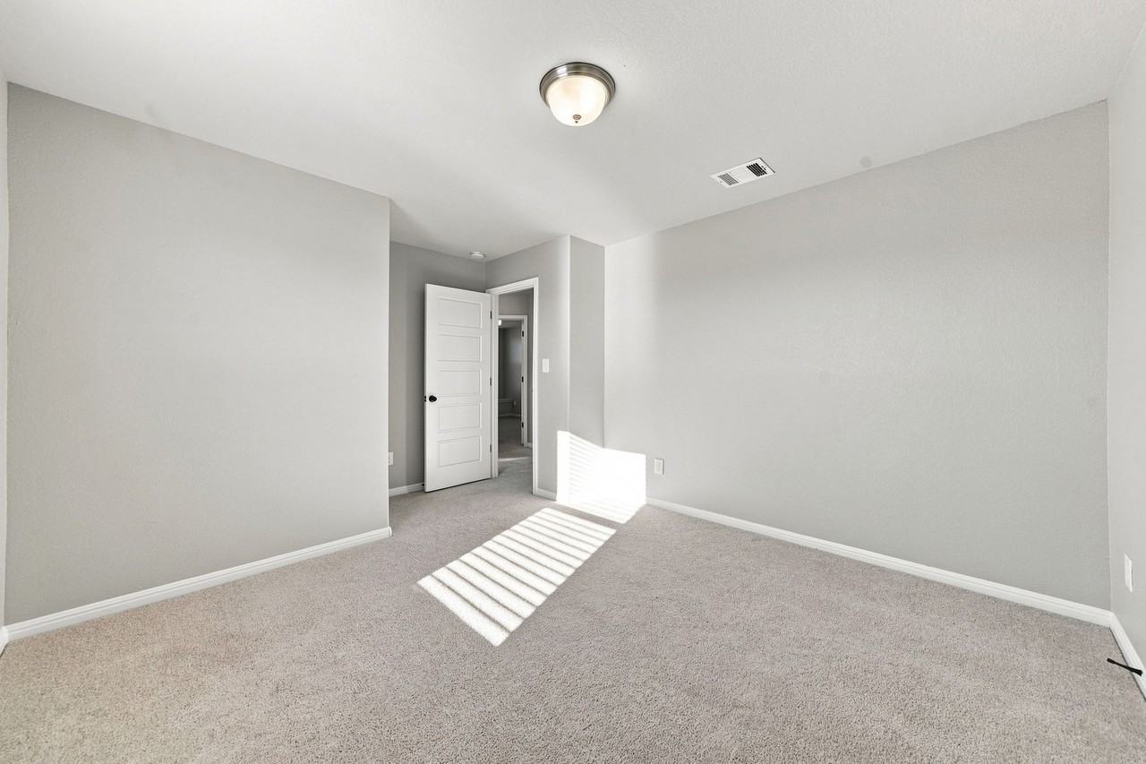 101 Lambert St - Photo 3 of 50