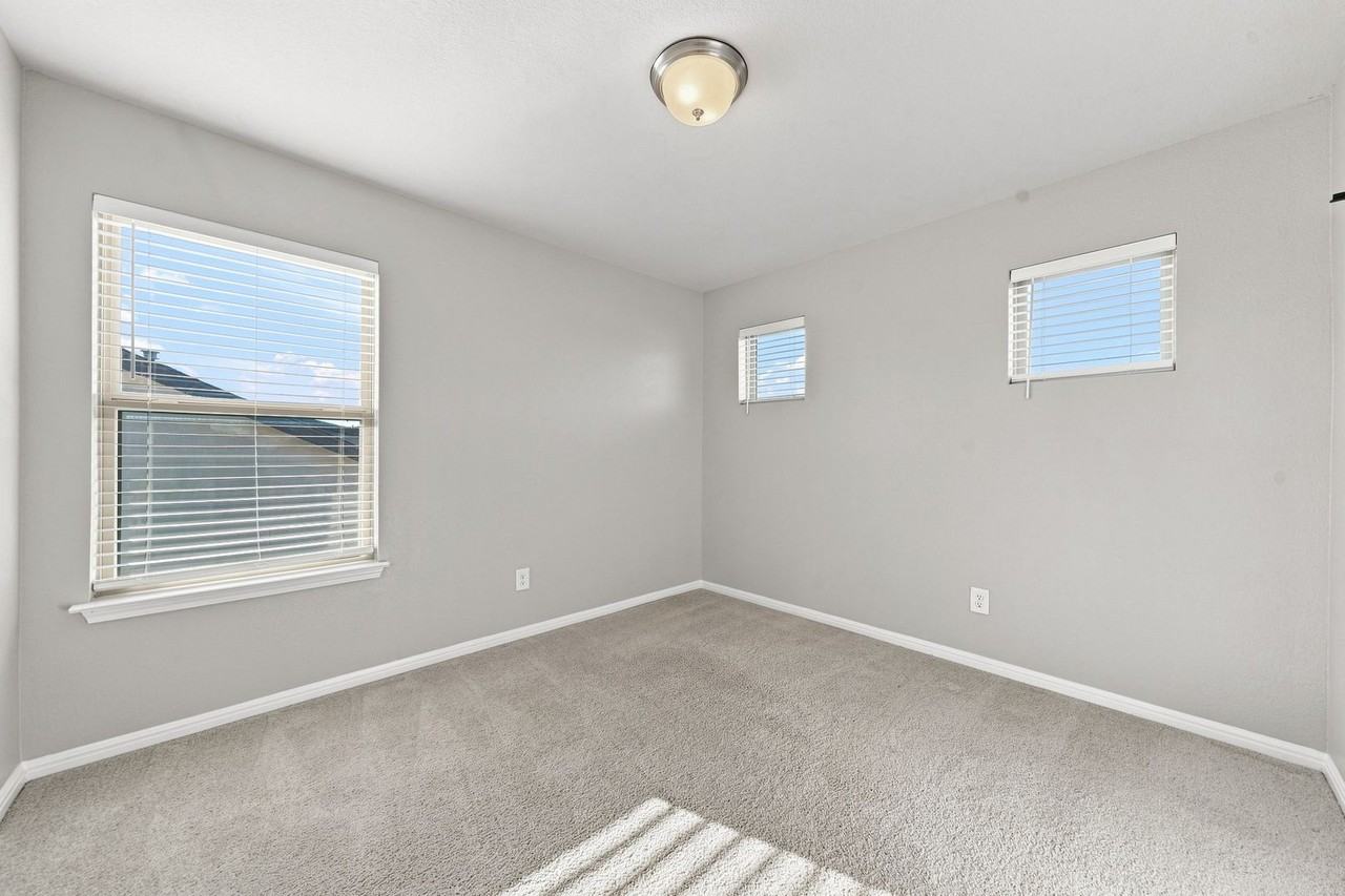 101 Lambert St - Photo 4 of 50