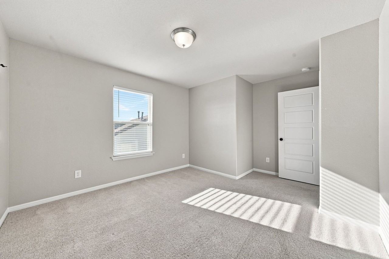101 Lambert St - Photo 5 of 50