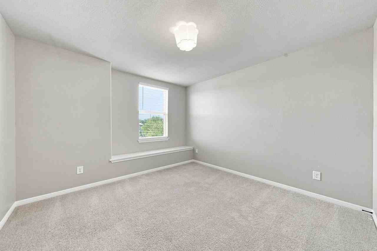 101 Lambert St - Photo 6 of 50