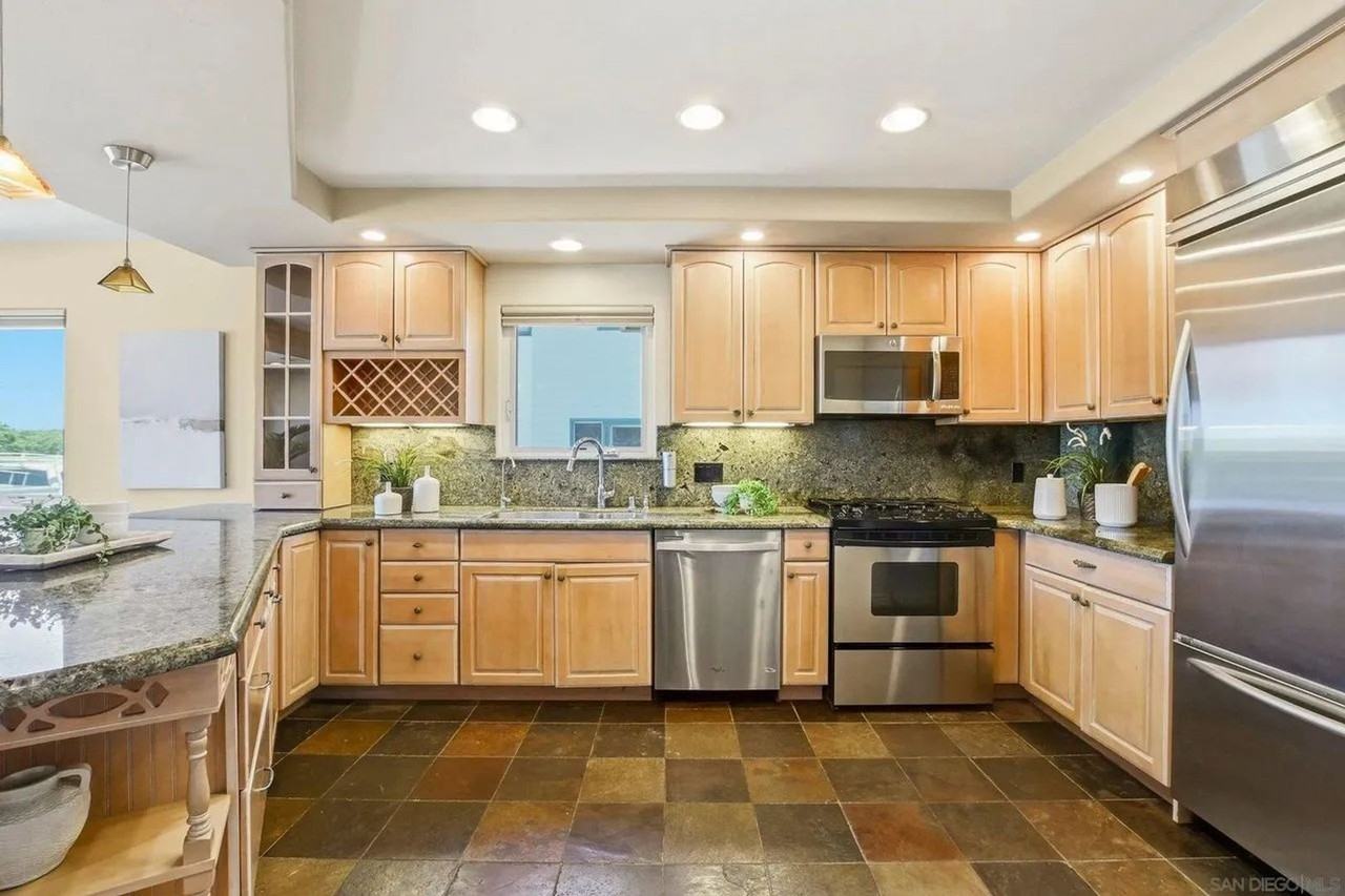 3634 Crown Point Dr - Photo 4 of 30