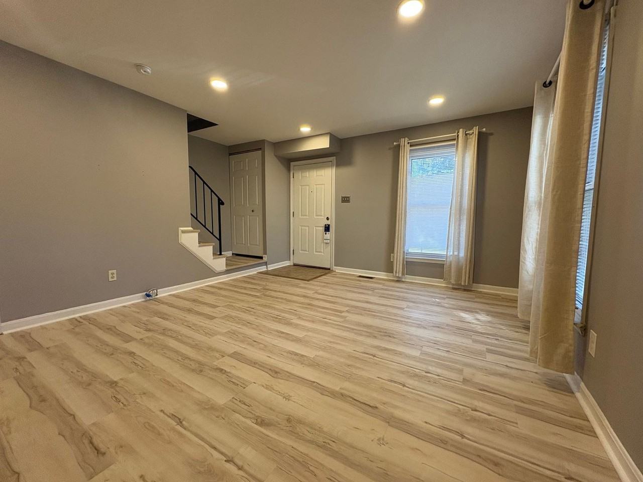 8535 Gradien Dr - Photo 3 of 35