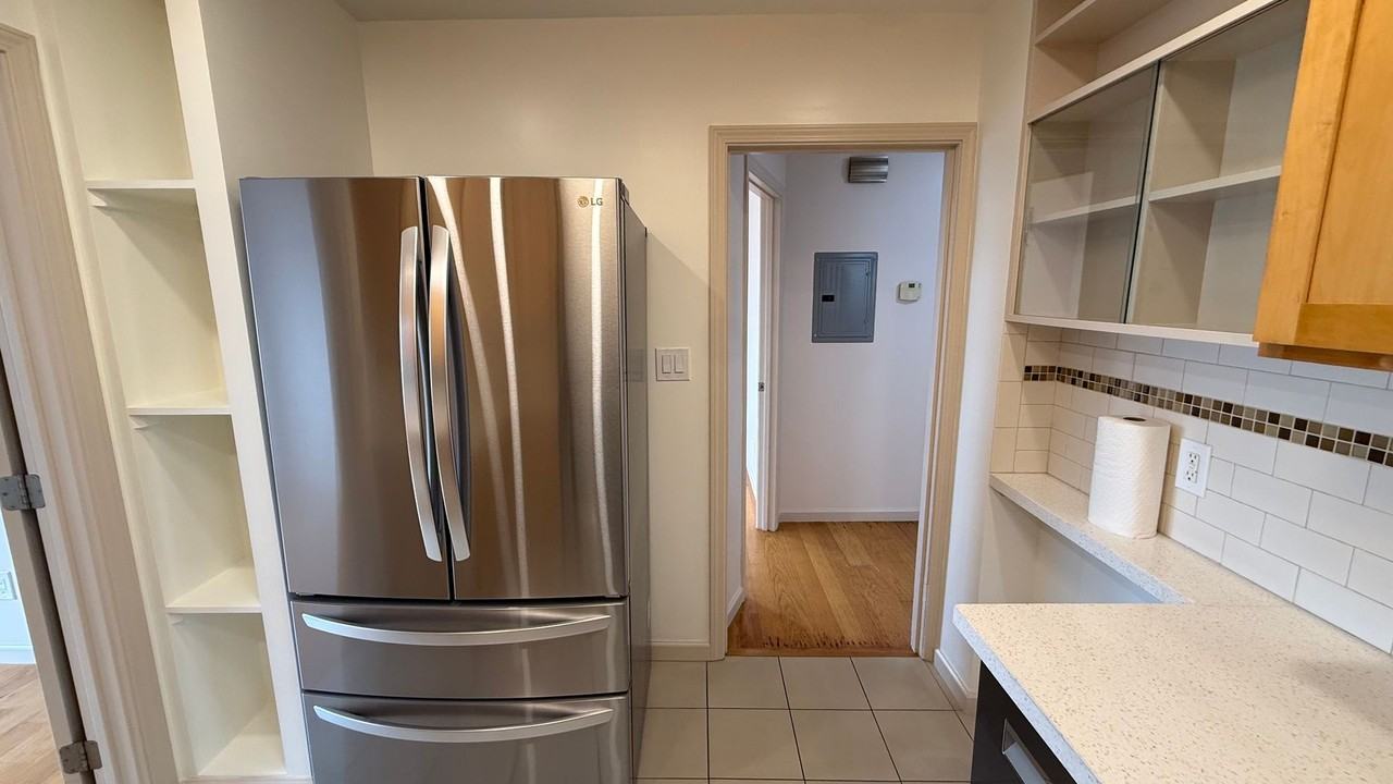 726 Sargent St - Photo 7 of 28
