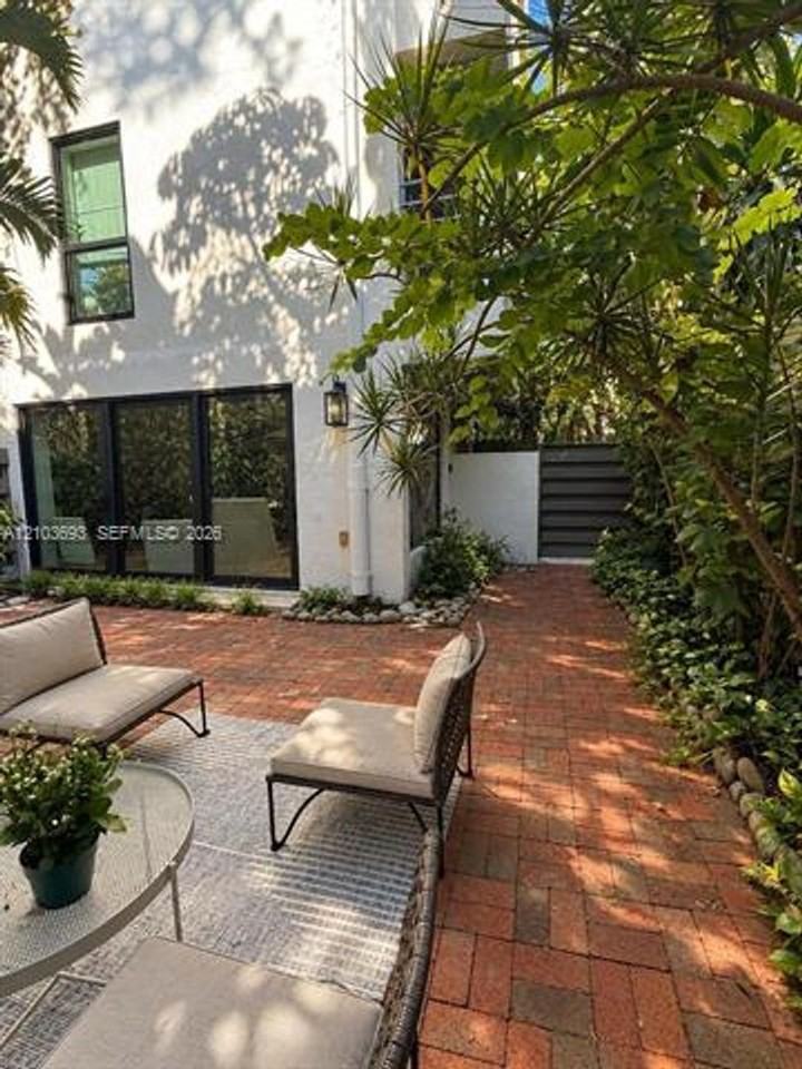 3042 3042 SW 27th Ave th 8 - Photo 2 of 14