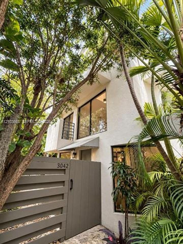 3042 3042 SW 27th Ave th 8 - Photo 4 of 14