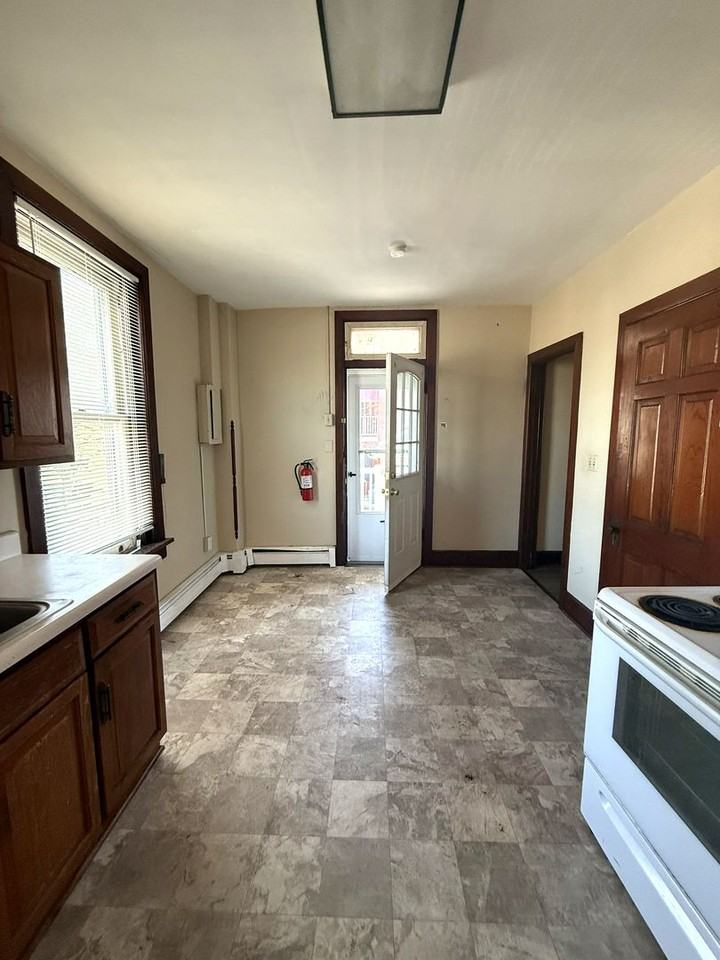 25 E High St - Photo 3 of 17