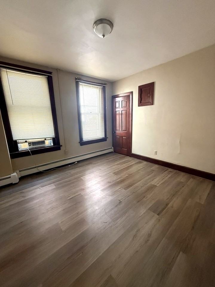 25 E High St - Photo 4 of 17