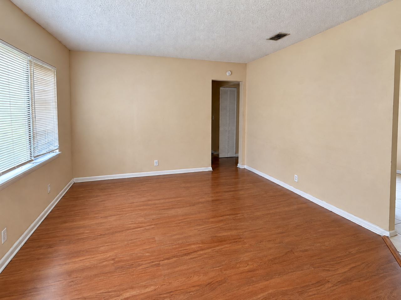 1902 Maclean Rd - Photo 3 of 8