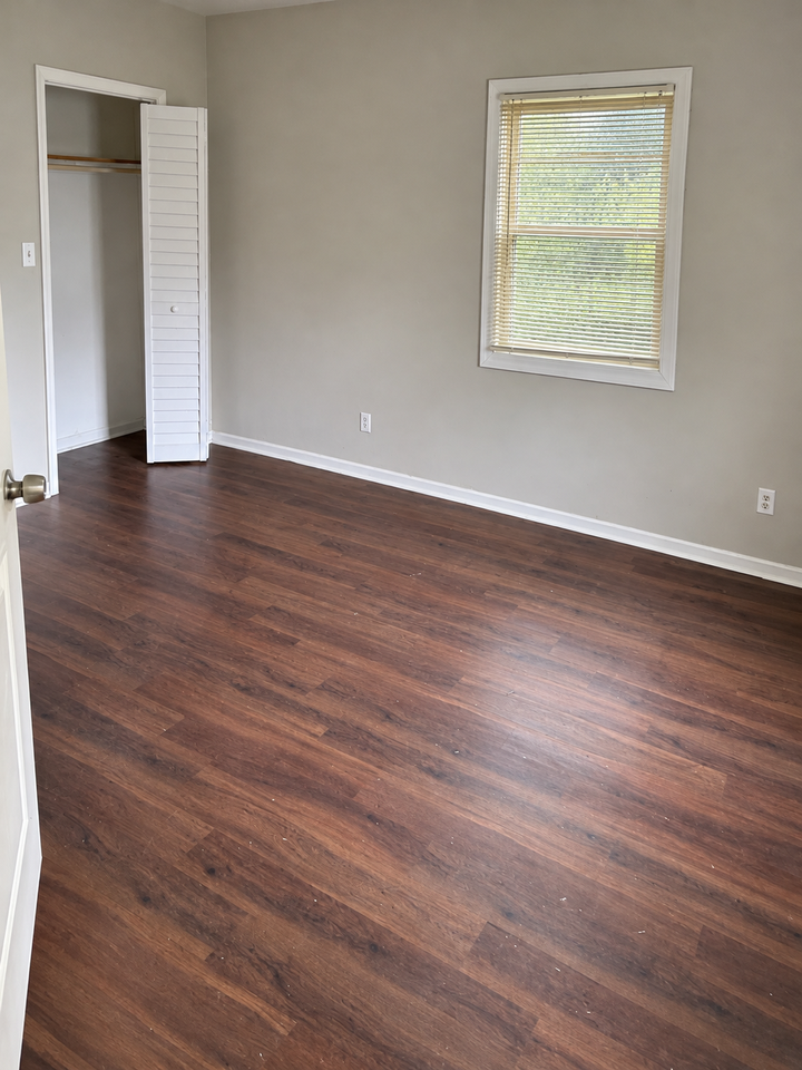 1902 Maclean Rd - Photo 4 of 8