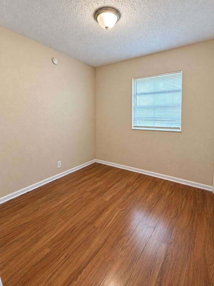 1902 Maclean Rd - Photo 6 of 8