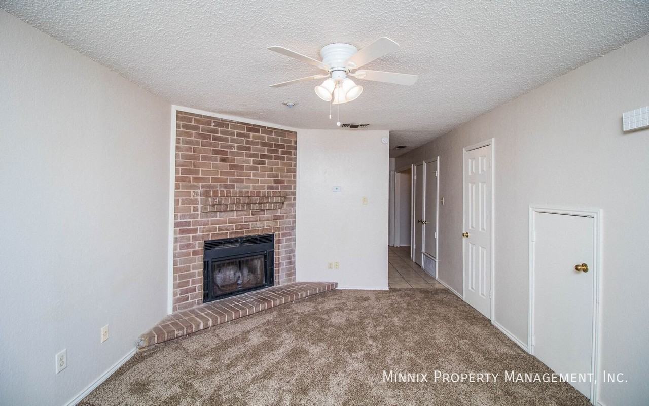 5804 6th St #A - Photo 4 of 17