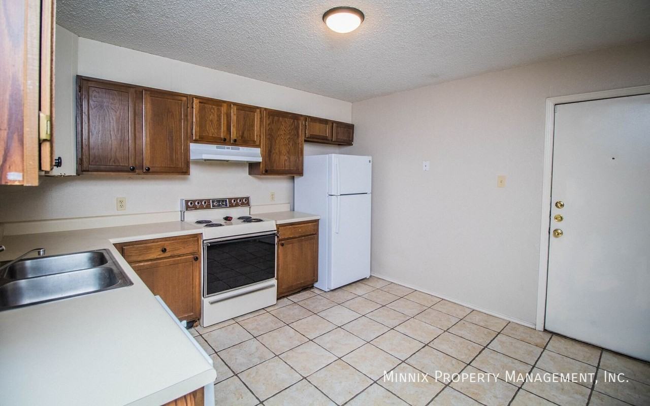 5804 6th St #A - Photo 6 of 17