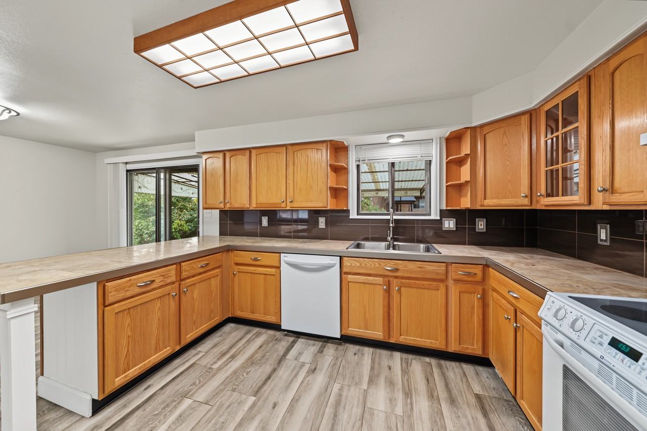 1011 Emerson Pl - Photo 2 of 15