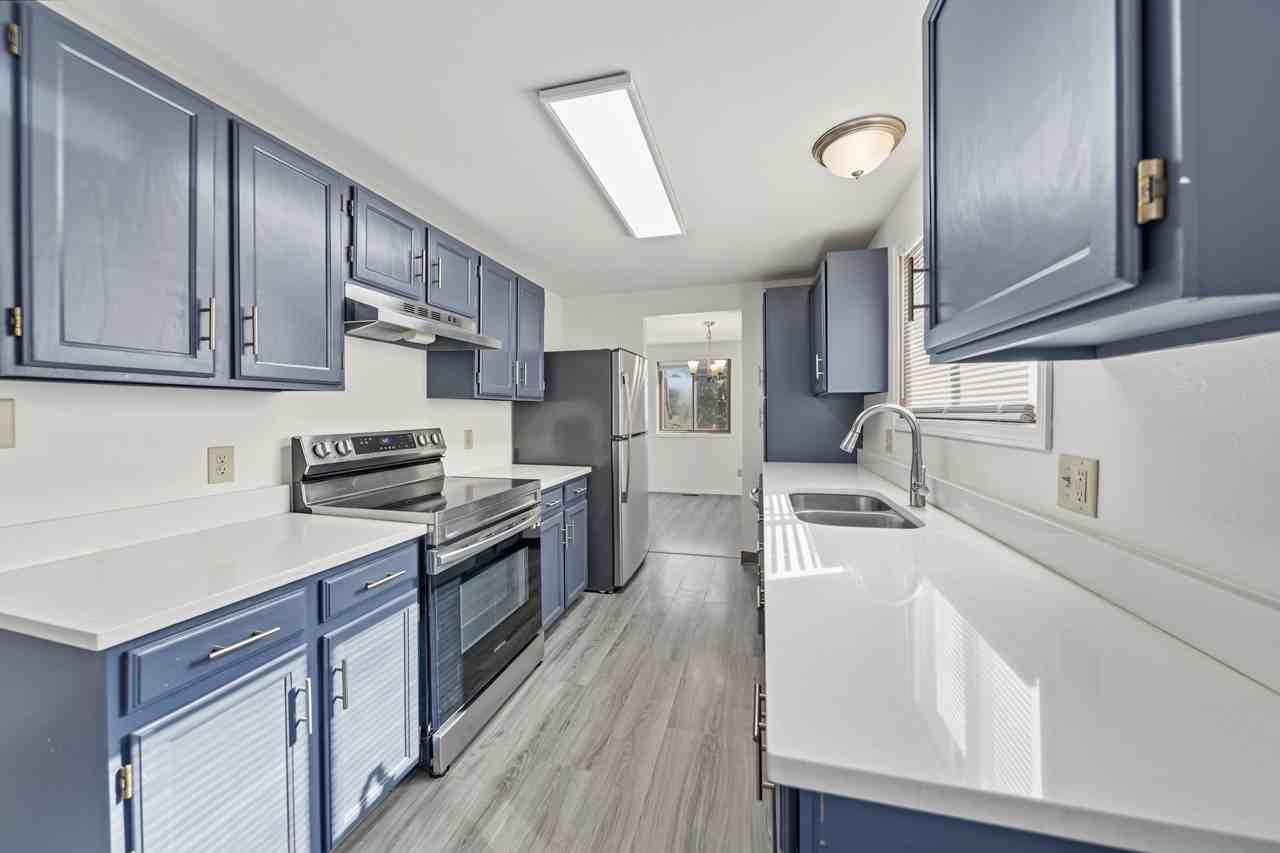 2110 Sarsi Dr - Photo 4 of 20