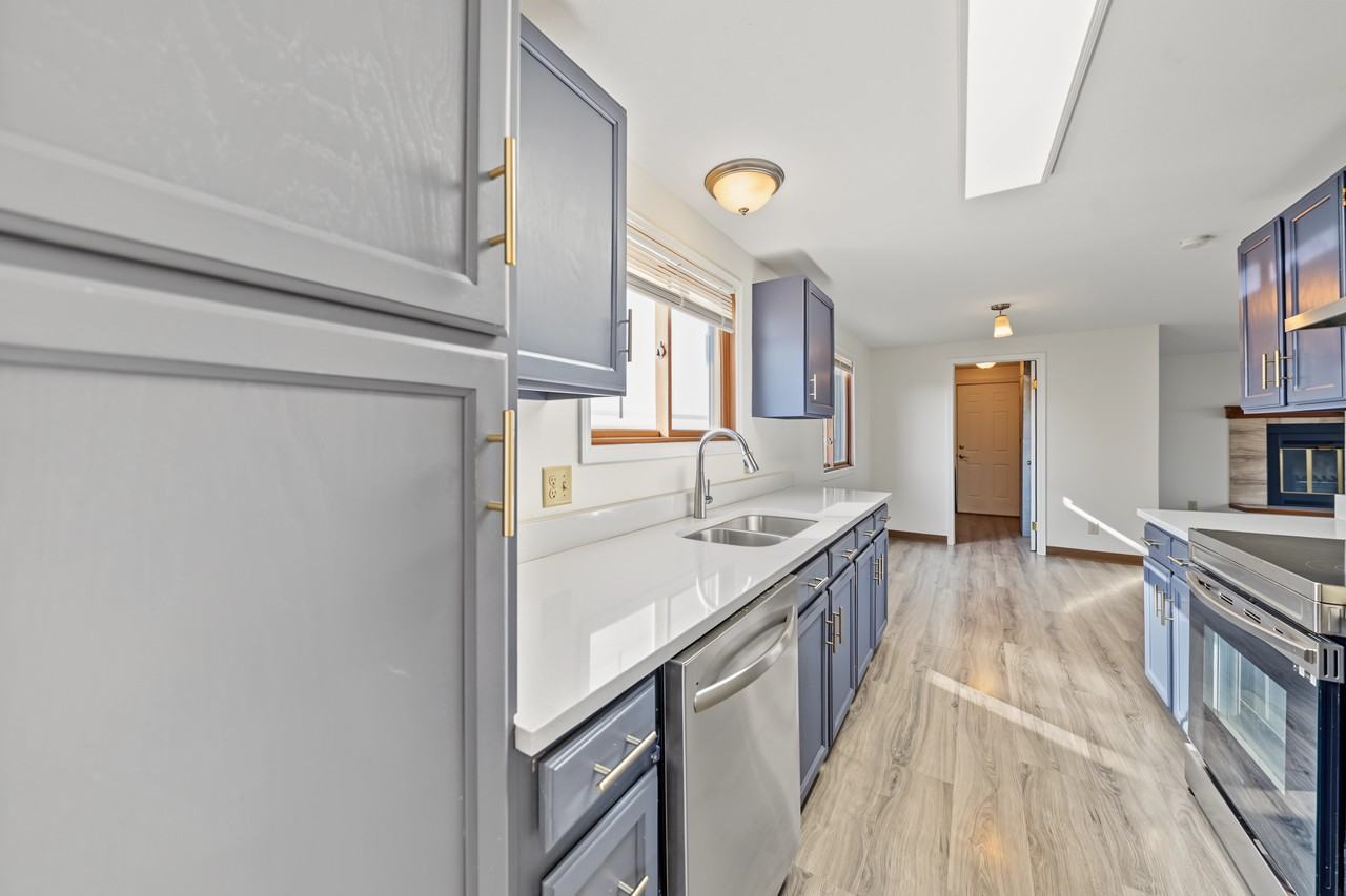 2110 Sarsi Dr - Photo 5 of 20