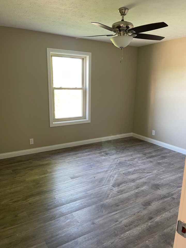 391 N 1st St #3 - Photo 4 of 8