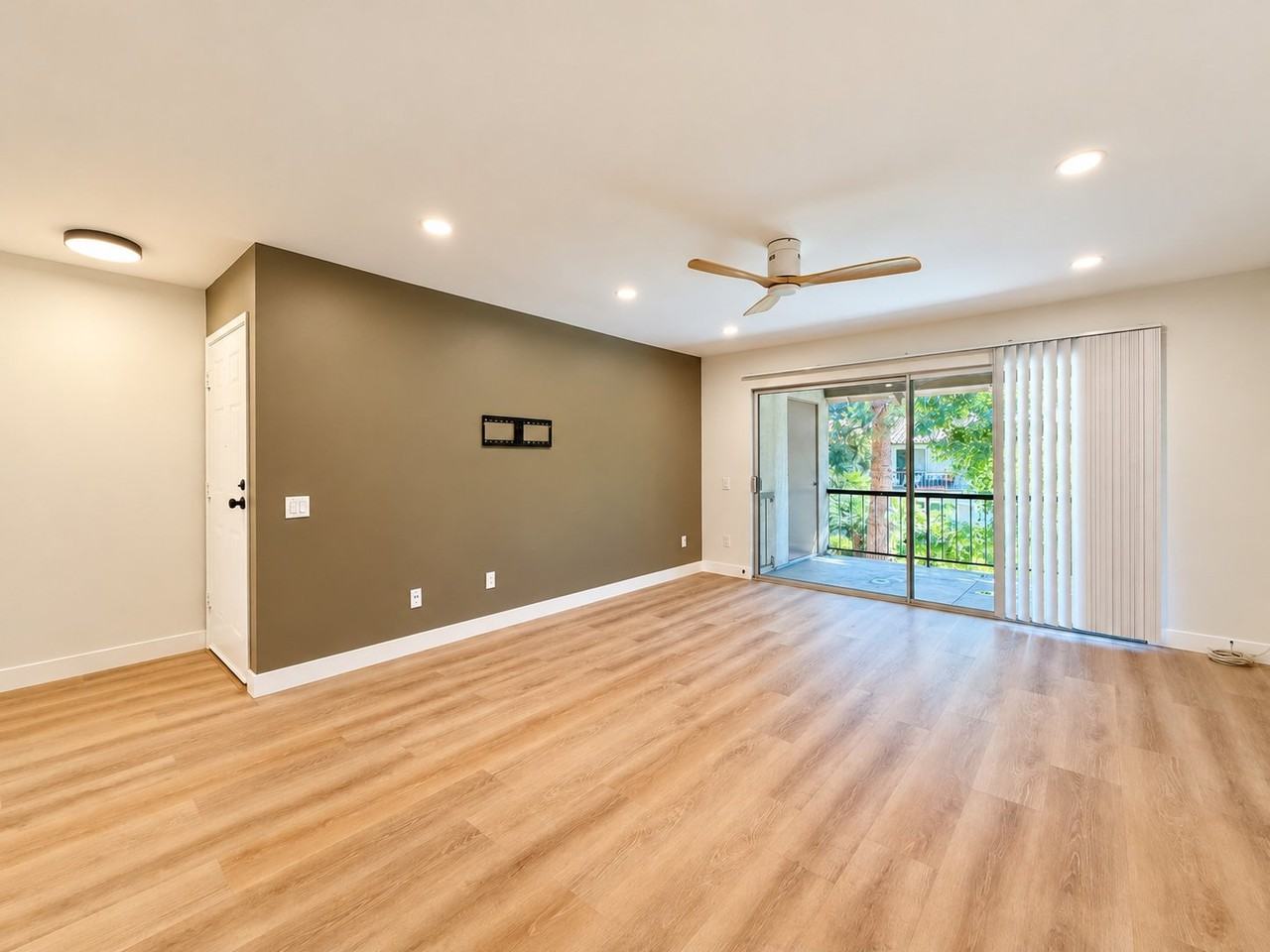 6049 Rancho Mission Rd #202 - Photo 5 of 25