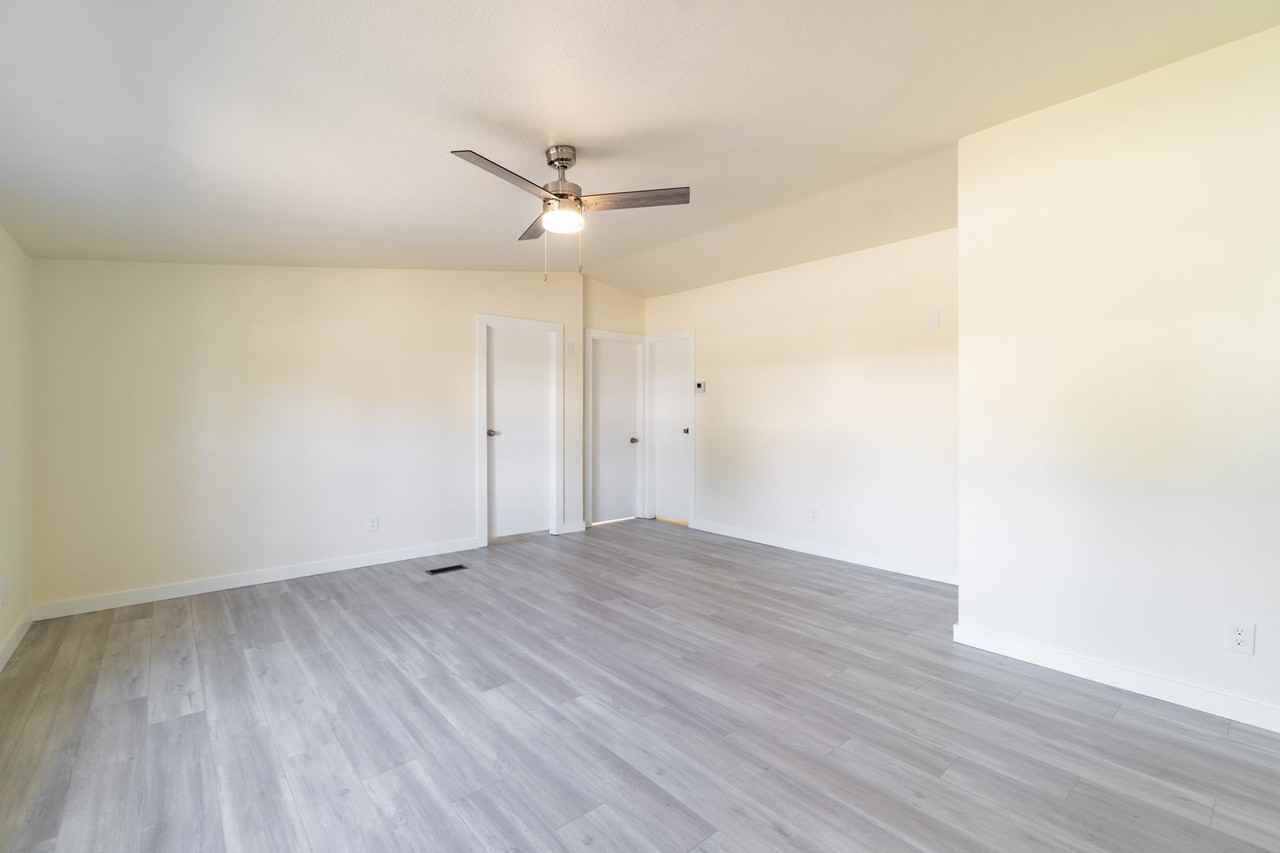 1009 J St - Photo 4 of 23
