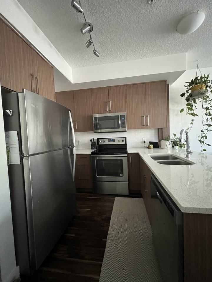 605 17 Avenue Northwest - Photo 5 of 17