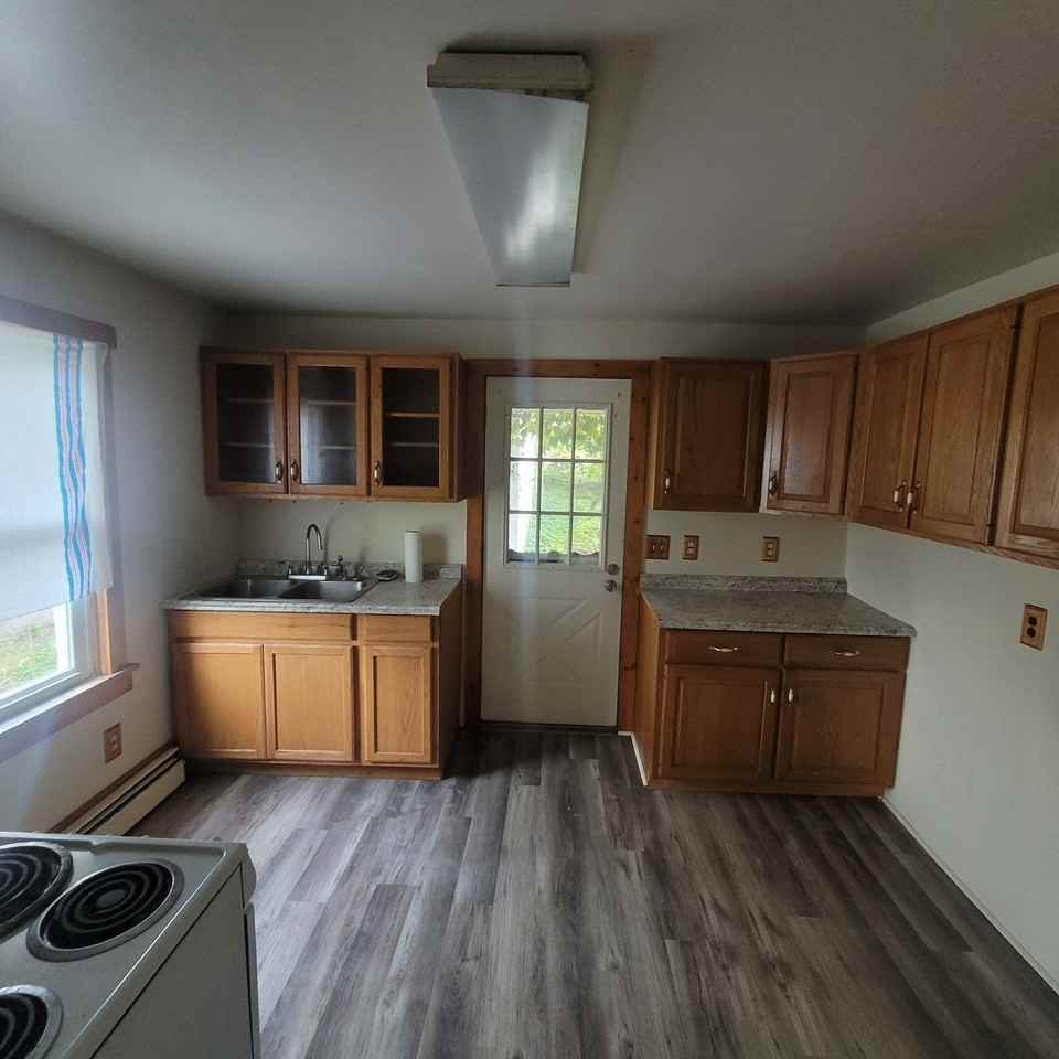 621 Riverside Dr - Photo 3 of 9
