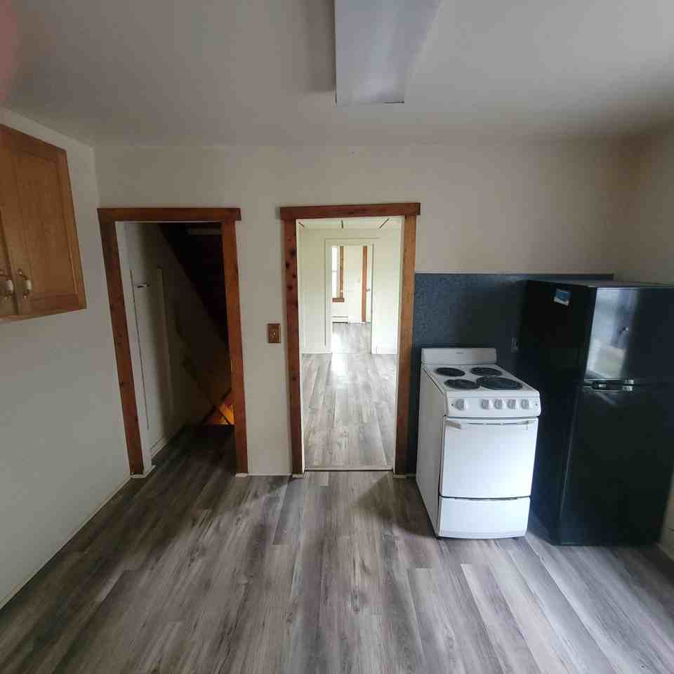 621 Riverside Dr - Photo 4 of 9