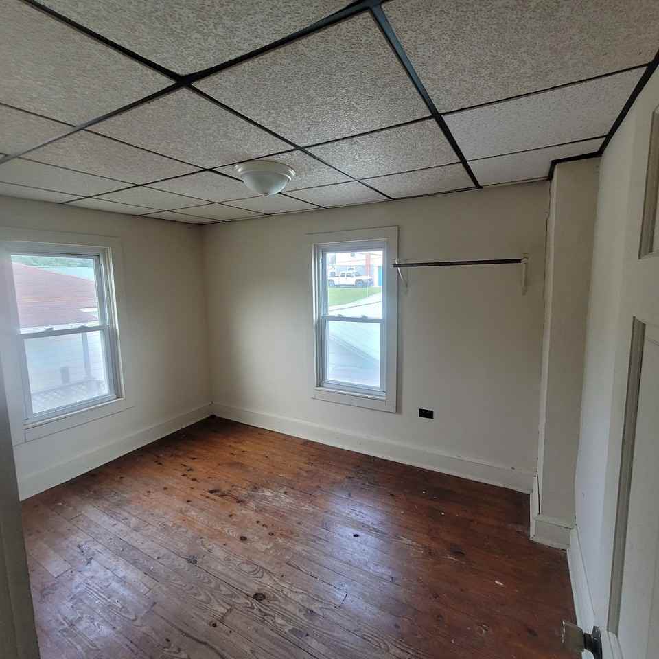 621 Riverside Dr - Photo 5 of 9