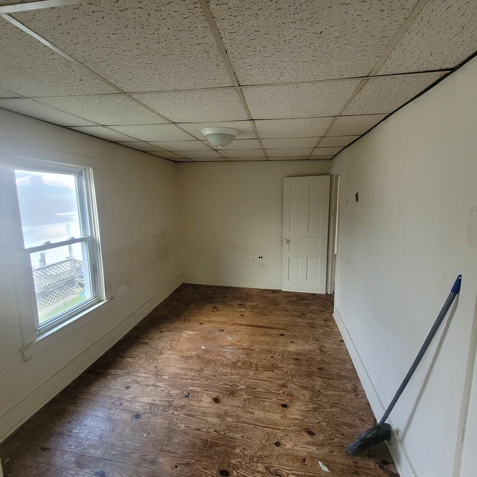 621 Riverside Dr - Photo 7 of 9