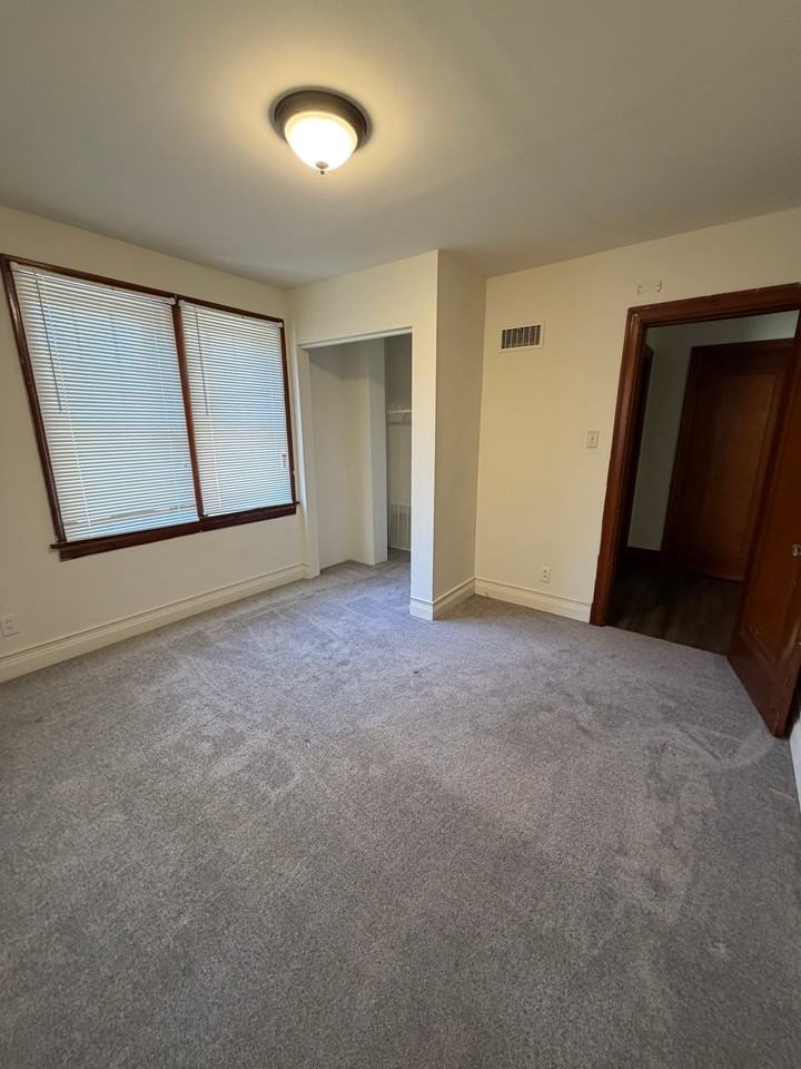 103 Jefferson Ave #B - Photo 6 of 13