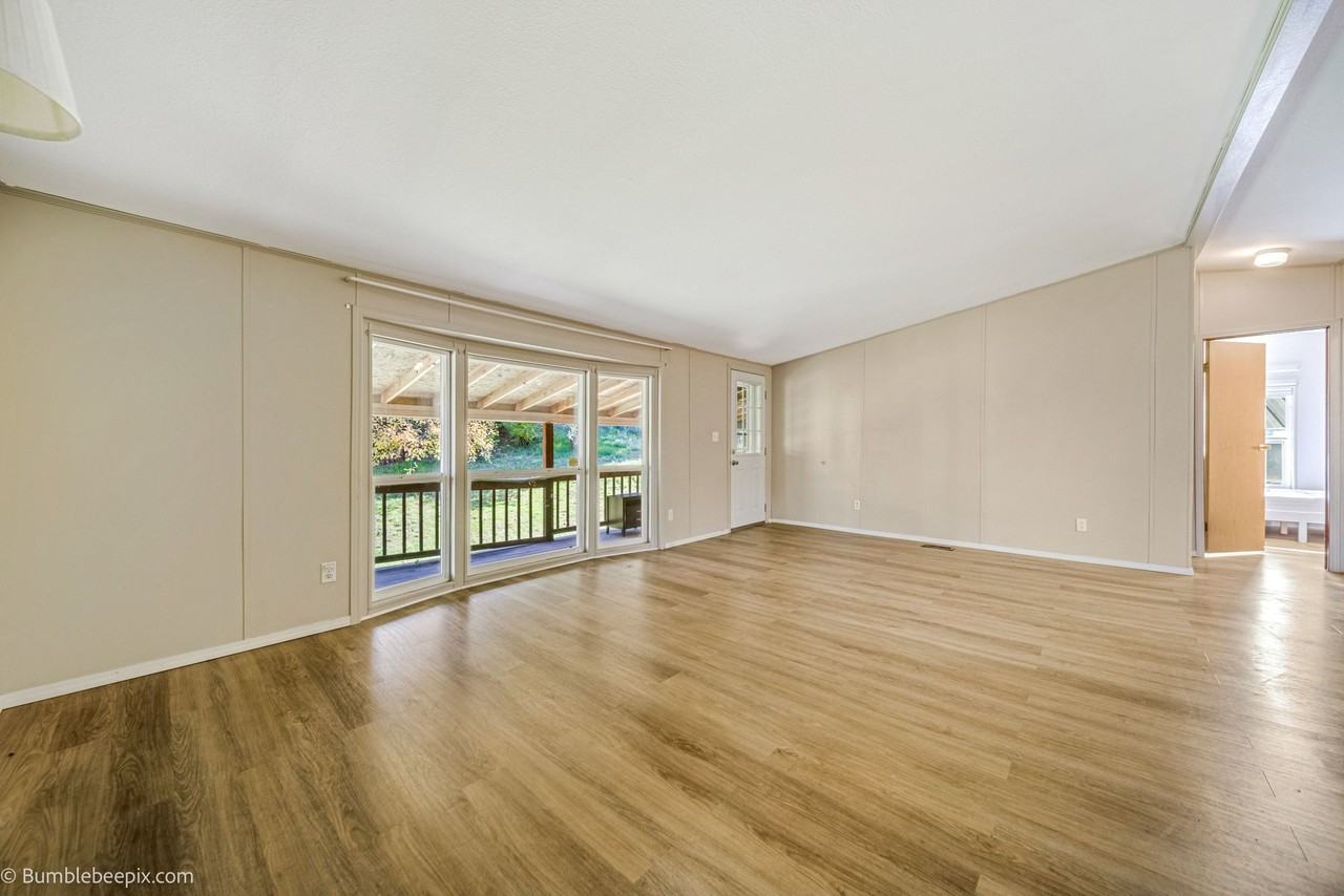 221 E 4th St S - Photo 3 of 20