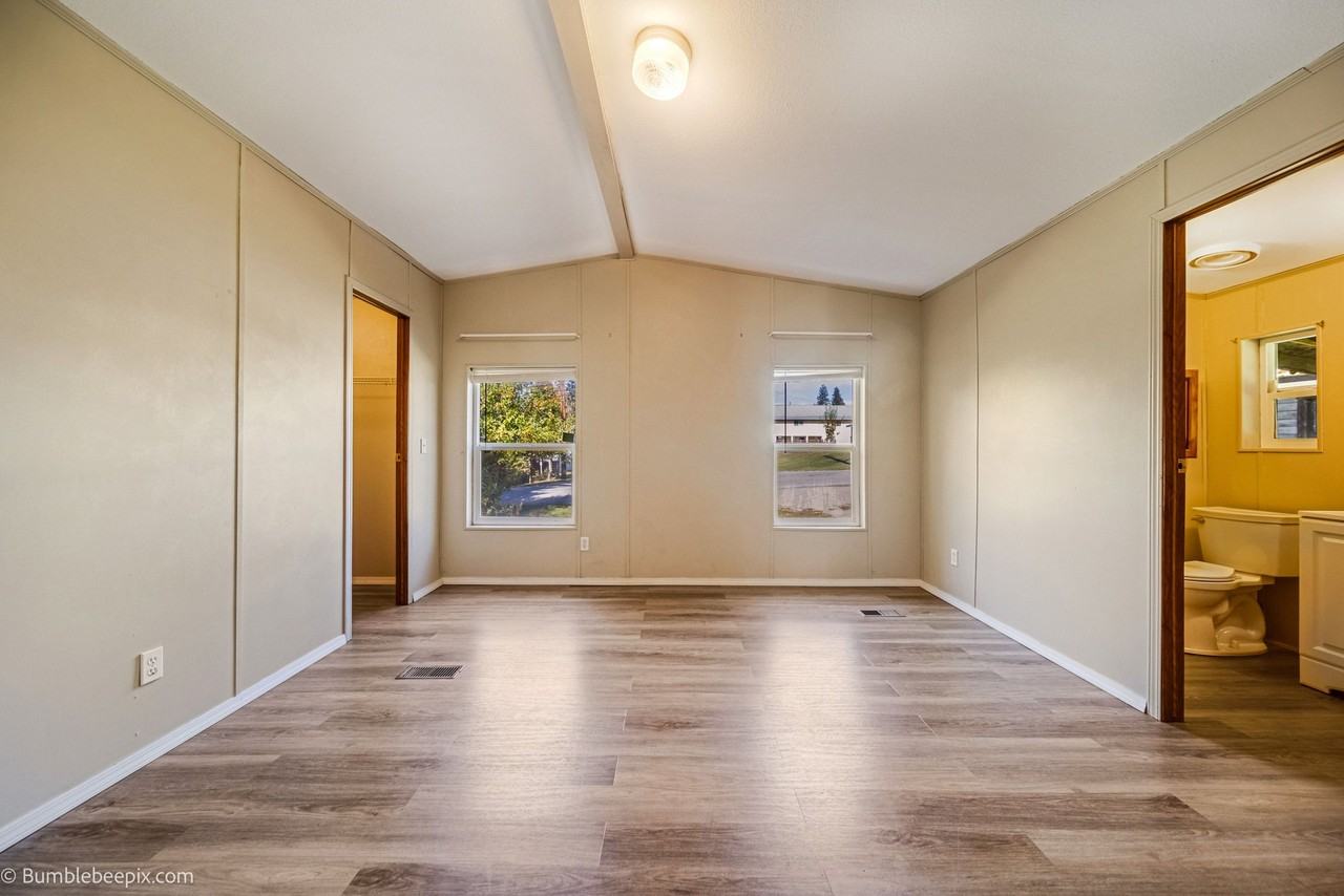 221 E 4th St S - Photo 7 of 20