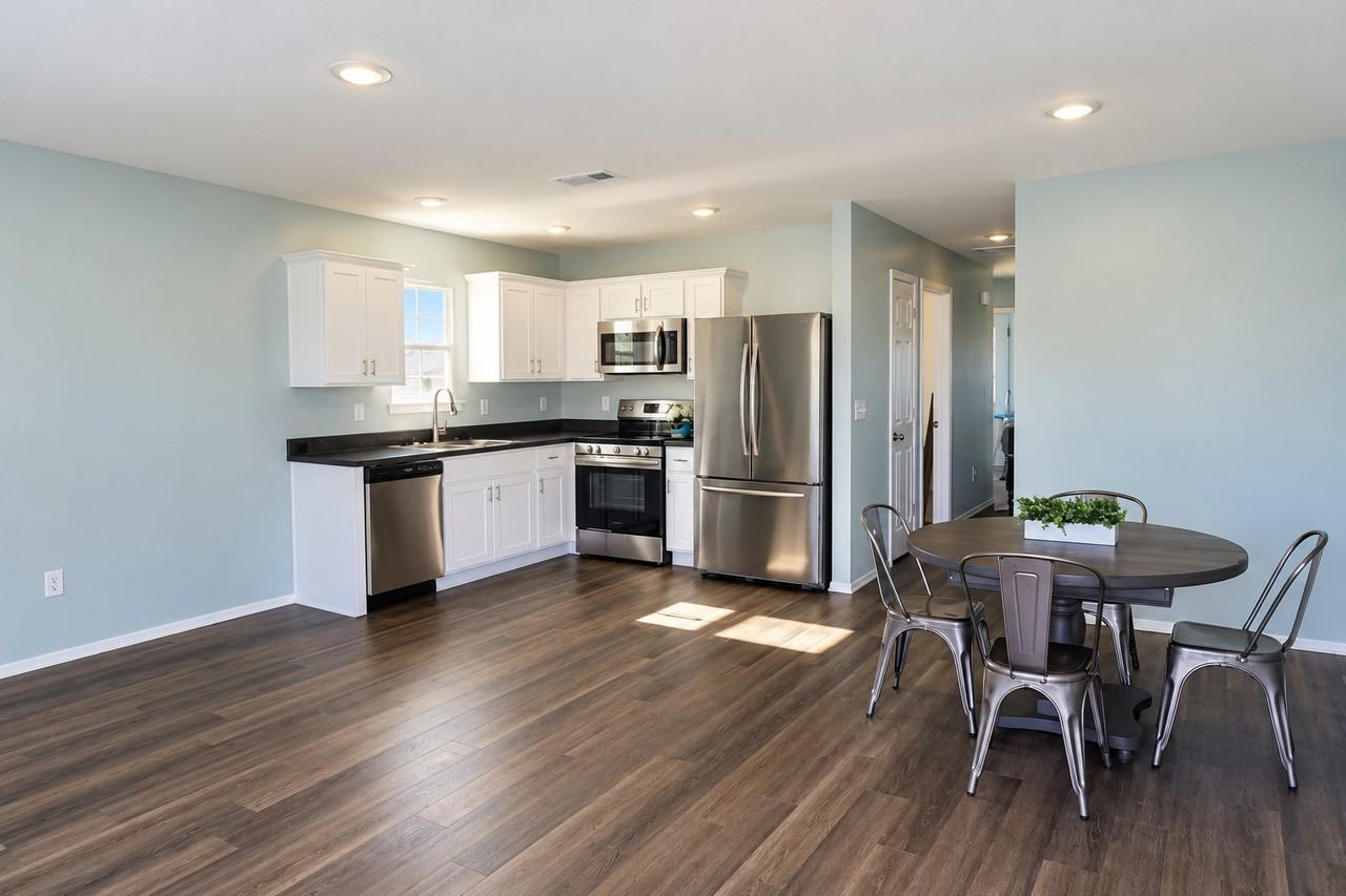 1603 S Blandford St - Photo 3 of 11