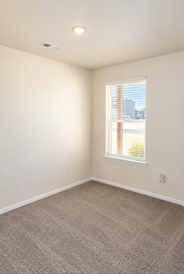 1603 S Blandford St - Photo 6 of 11