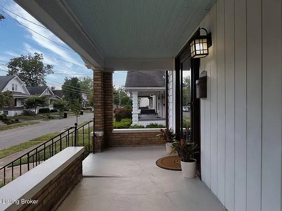 731 S Barbee Way - Photo 2 of 20